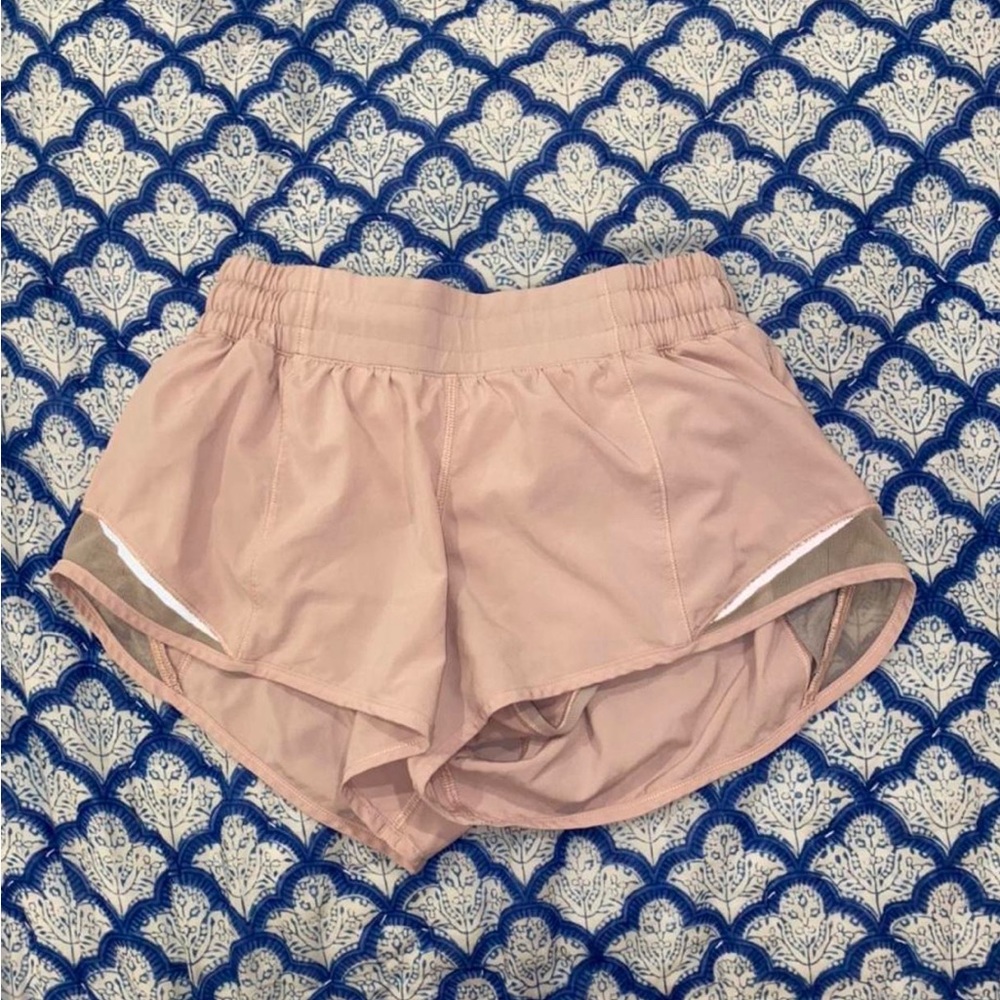 lululemon dusty pink hotty hot shorts 2.5